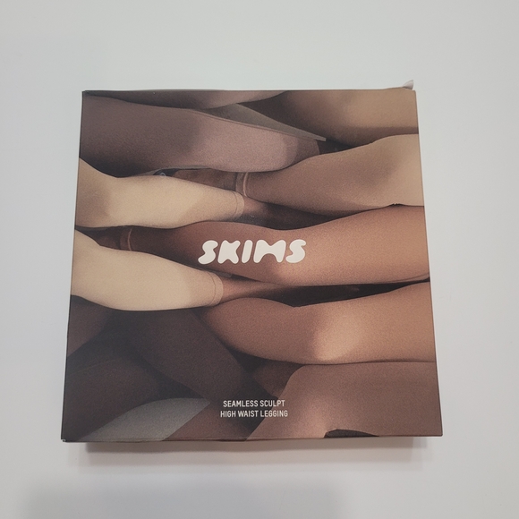 SKIMS Tan Shapewear Leggings Strong Support New Size M - Picture 12 of 15